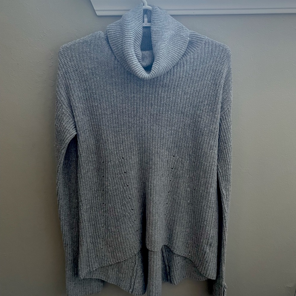 NEVER BEEN WORN! NEW Chelsea 28 turtleneck